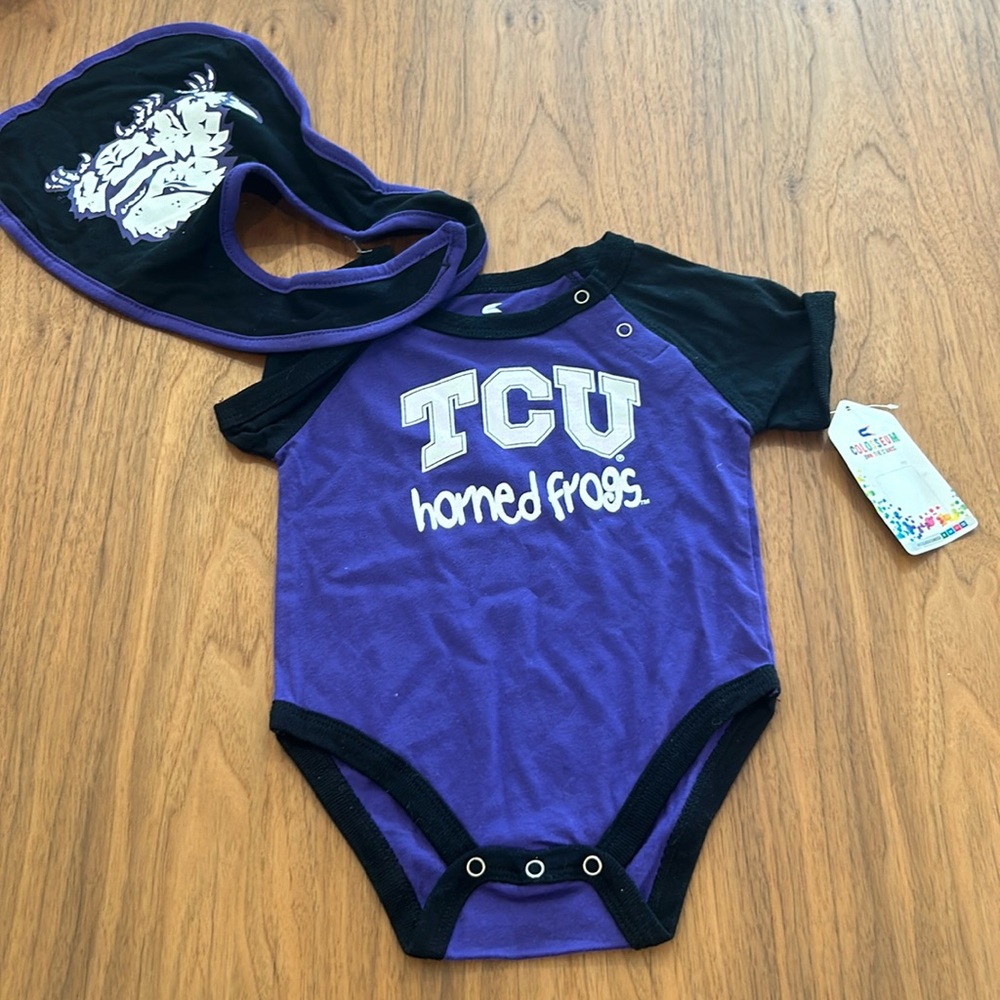 NWT TCU horned frogs onsie and bib set 3-6mo